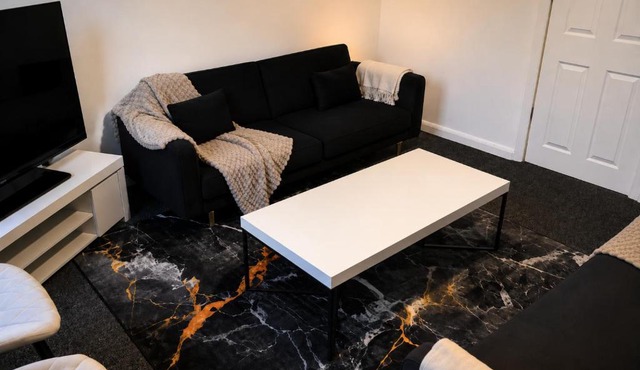 Spacious 2BR Sleeps 7 Near Parkgate Shopping