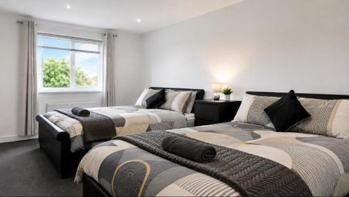 Spacious 3 Bed Apartment Near Beach and Park