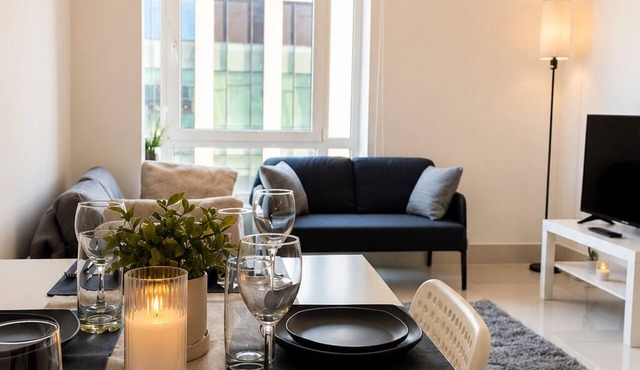 Spacious 3-Bedroom Flat in Central Leeds