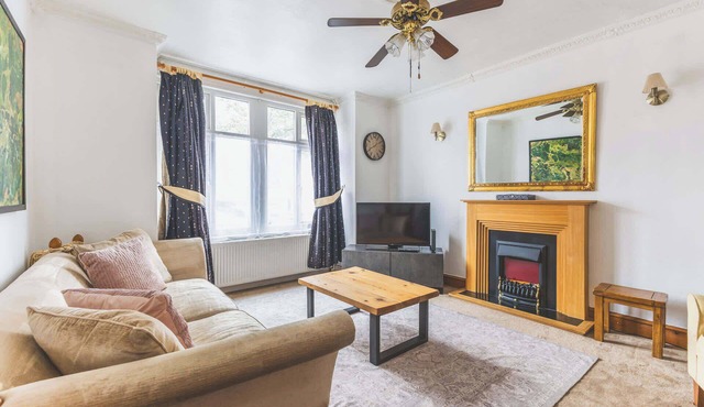 Spacious 3BDR Home Near Southall Station Heathrow