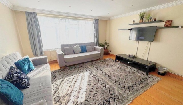 Spacious 3BR Apartment Near Top Attractions!