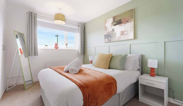 Spacious 4BR Home Sleeps 8 by Stay With Us