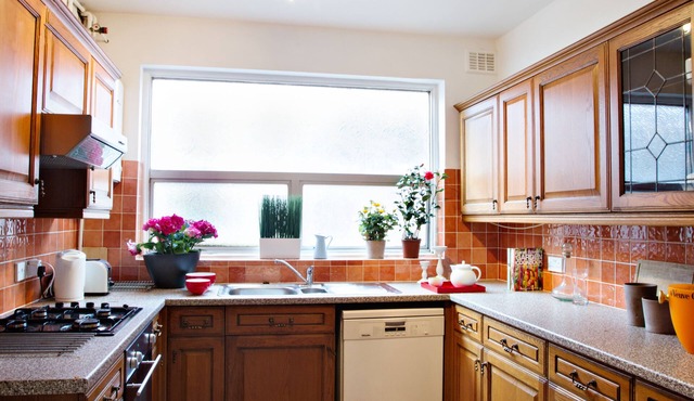 SPACIOUS Apartment 4BR 1BA, sleep up to 9