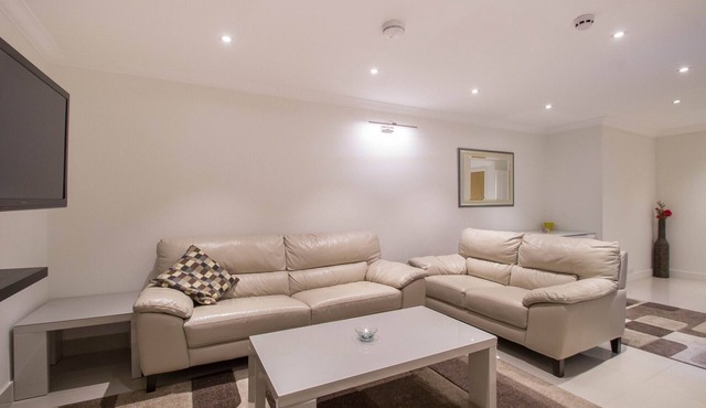 Spacious apartment for 4