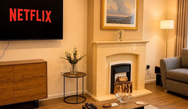 Spacious Corby House | Sleeps 8 | Patio & BBQ