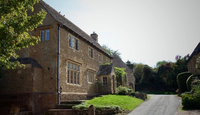 Spacious Cotswold Home for Groups | Country Escape