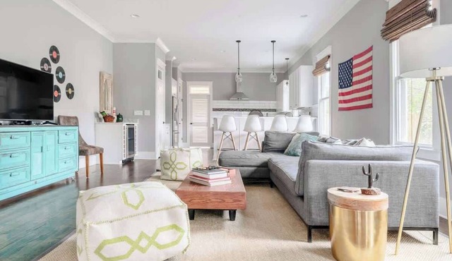 Spacious Designer Gem, Dog Friendly, Private Patio | Grill, Patio 3 Blocks to Grocery, 5 Mins to 5 Points, 15 Mins to Broadway, 24 Hour Hospitality Team, Perfect for Families in Nashville