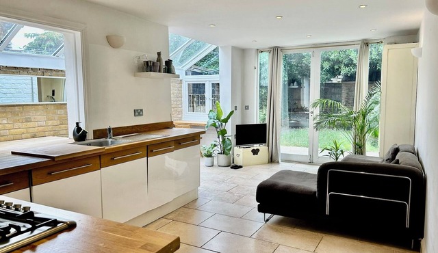Spacious Garden Flat- Walk to Wimbledon