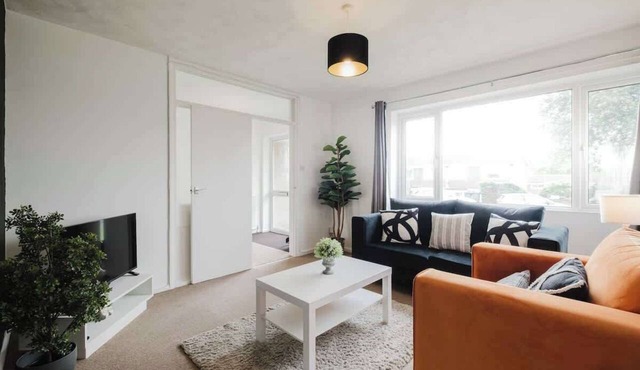 Spacious 3-Bed Home with Free Parking