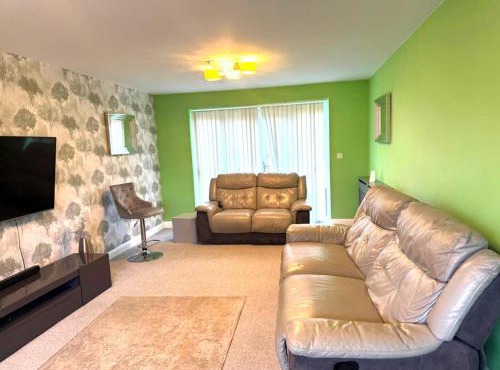Spacious Modern 5-Bedroom Detached Home in Corby