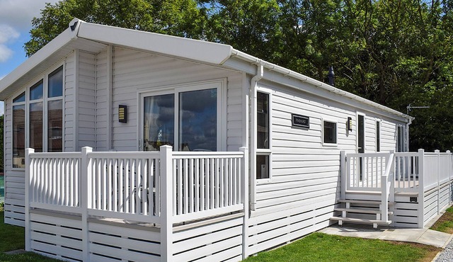 Spacious, modern lodge with two doubles and one twin.