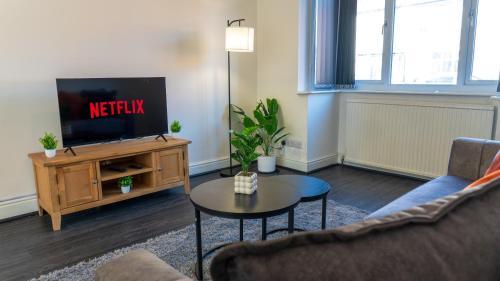 Spacious Private Home Sleeps 5 Garden & Parking
