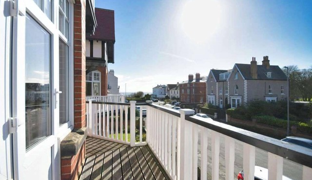 St Oswalds - Four-Bedroom Edwardian Apartment
