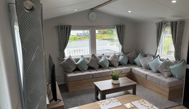 Static Caravan 3 Bed, Sleeps 6, Waterside, No Pets