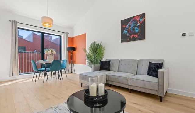 Steel City Home | 2BR | Sleeps 6 | Free Parking