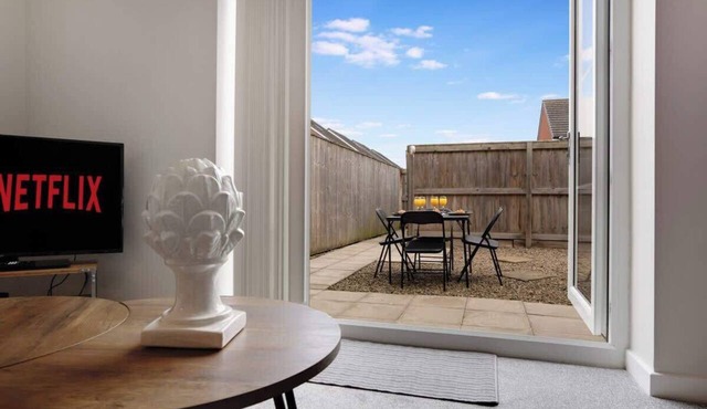 Stockton 2BR Retreat | Sleeps 6 | Stay With Us