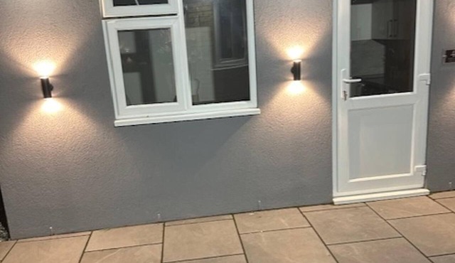 Studio Sleeps 2 With Parking in South Ockendon