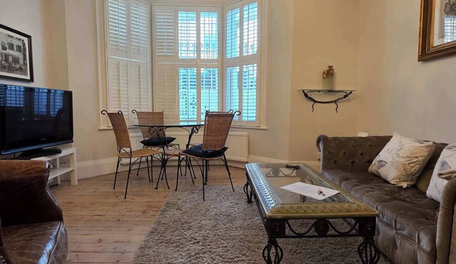 Stunning 2-Bed Garden Flat in Fulham