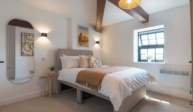 Stunning 3-bed Home in Newark by Renzo, Free Parking, Hotel Alternative