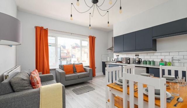 Stunning Apartment - Central Location - Sleeps 4