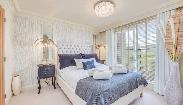 Stunning House 30-Min to Silverstone Office Balcony Parking Self-Check-In Yoko Property
