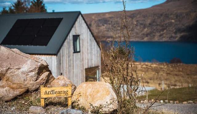 Stunning loch view home sleeping 8