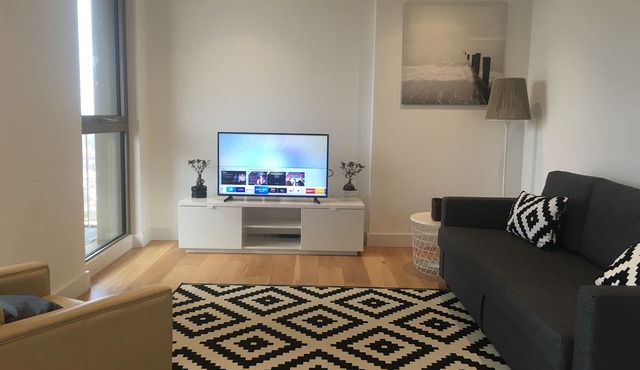 STUNNING SERVICED APARTMENT*