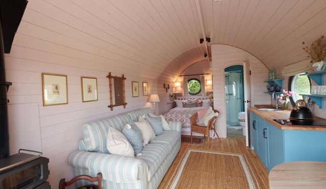 Stunning villa for 4 people with hot tub, terrace and pets allowed