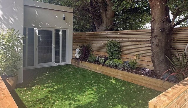 Stylish 2-Bed Coastal Retreat near Goodwood & the Sea in Bognor Regis