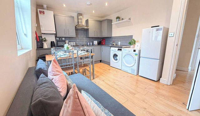 Stylish 3BR Spitafields flat w/WiFi, washer, dryer near Brick Lane & Shoreditch