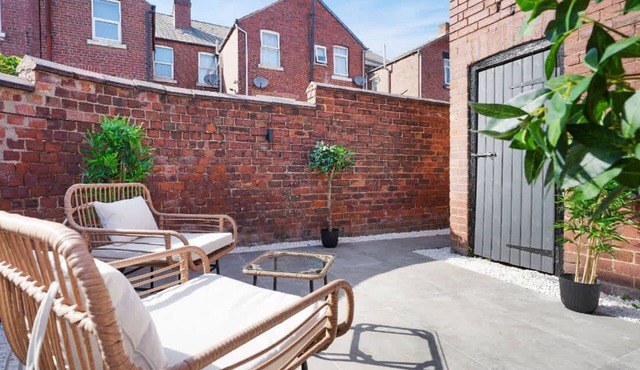 Stylish 4BR Sleeps 8 by Stay With Us