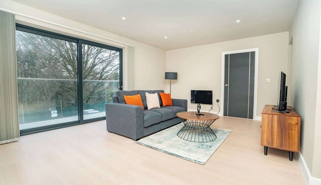 Stylish and Bright 2 Bed Apartment in Birmingham