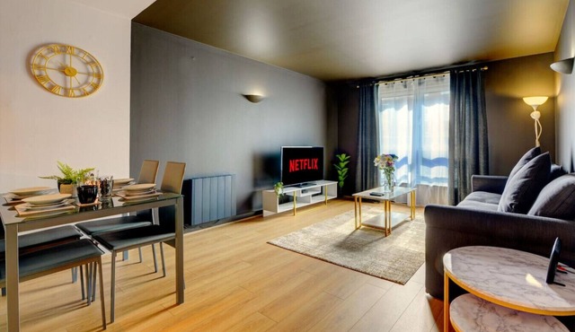 Stylish Apartment Town Centre Secure Parking Fast Wifi Smart TV Yoko Property