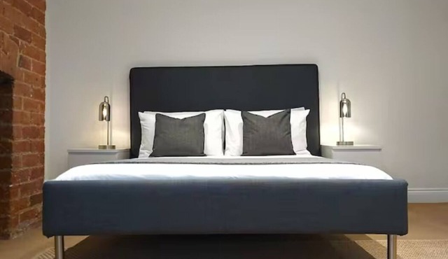 Stylish Apartment in City Centre with Parking
