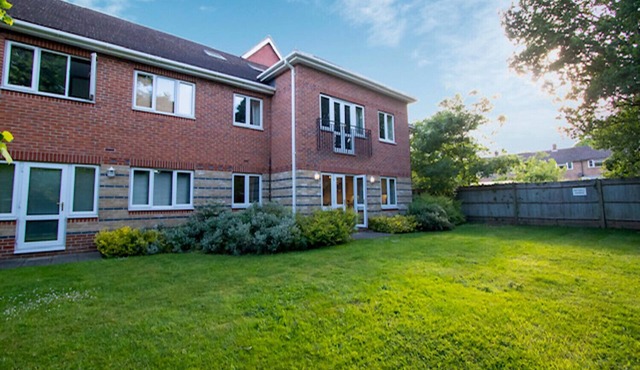Stylish Bracknell Two Bedroom Apartment