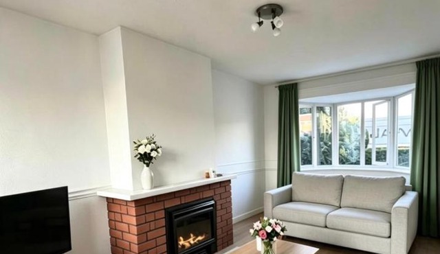 Stylish & Comfortable Home in the Heart of Louth