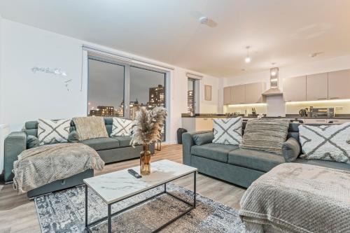 Stylish Group Stay Near Wembley - Sleeps 10