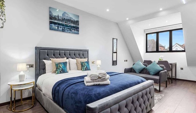 Stylish King Size Bed Studio near Central London