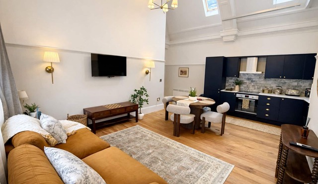 Stylish Luxury Apartment w/Sofa Bed | The Old Library
