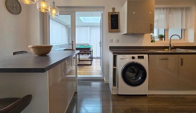 Stylish & Modern 4BR Home in Shirebrook, Mansfield