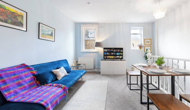 Stylish Split level 2 bedroom flat in NW London