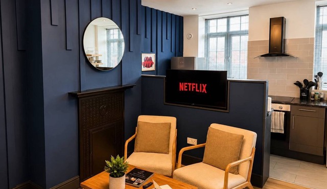 Stylish Warrington Stay -2 King Beds -Netflix