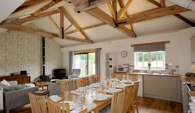 Swallows Nest cottage sleeps 10 guests in 6 bedrooms.