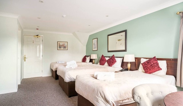 t Family room close to Summertown