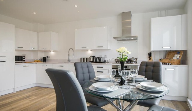 Tailored Stays - De Havilland House