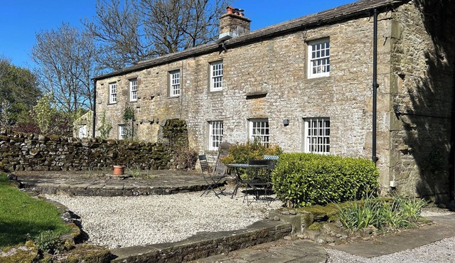 TARN HOUSE, pet friendly, character holiday cottage in Hawes