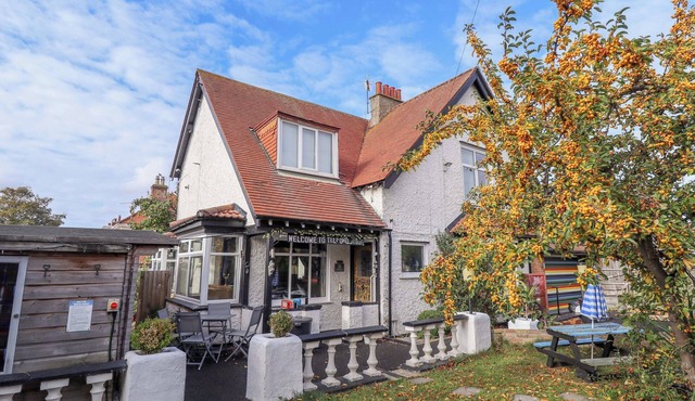 TELFORD LODGE, pet friendly, country holiday cottage in Skegness