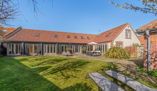 The Cartshed 6 Marshland Barns - sleeps 8 guests in 4 bedrooms