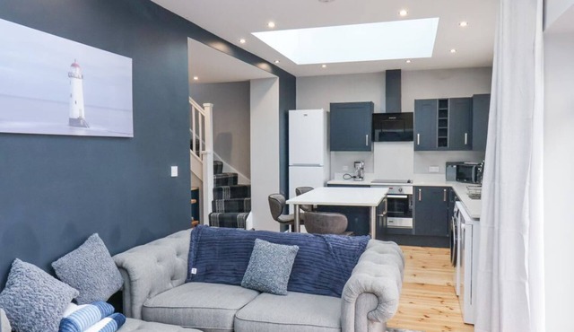 The Dollhouse, Cayton Bay 3 bed