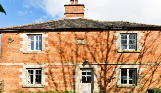 The Farmhouse - Reg